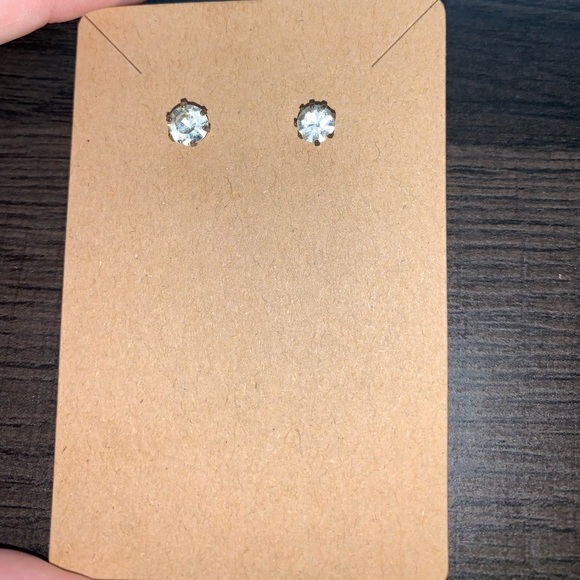 Silver diamond studs. With plastic backs. - Picture 4 of 5